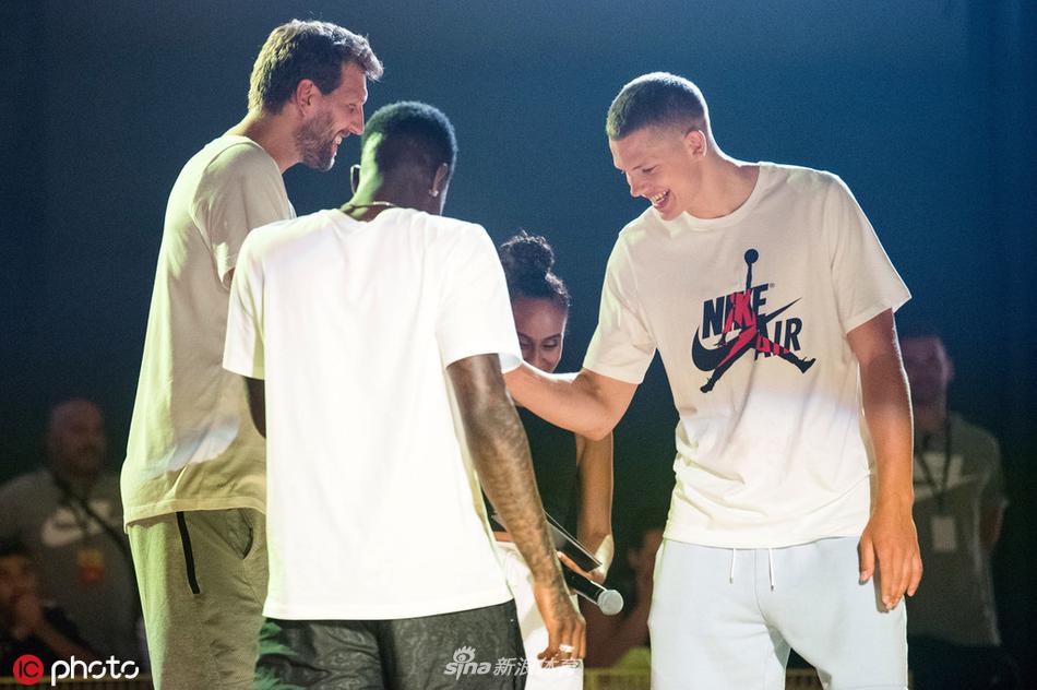 德国篮球老中青三代出席活动