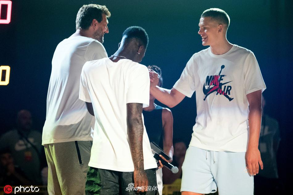 德国篮球老中青三代出席活动