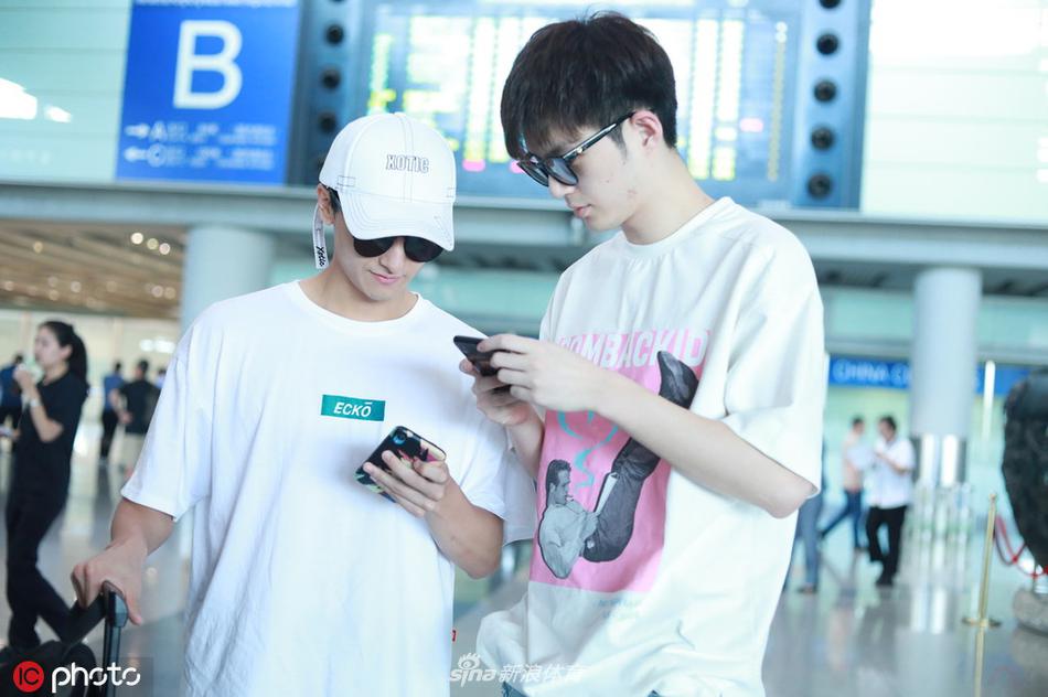 董力现身北京首都机场