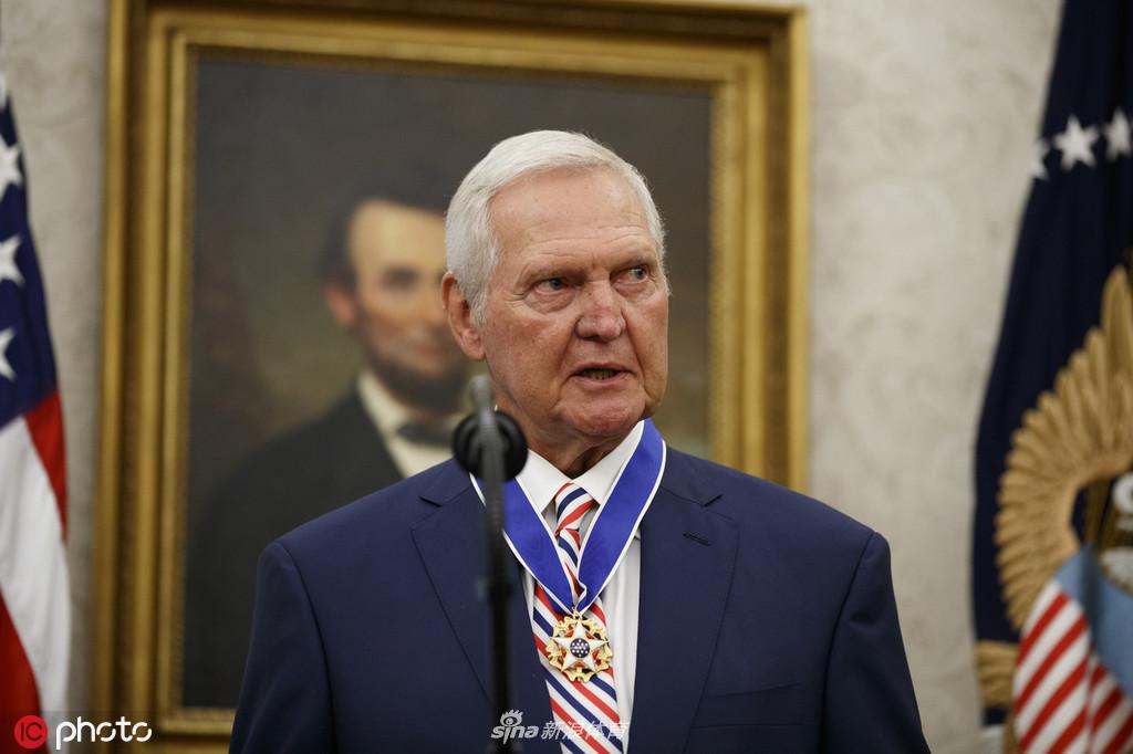 特朗普向韦斯特颁发总统自由勋章