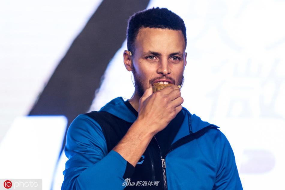 中秋节吃月饼外国人吃了都说好