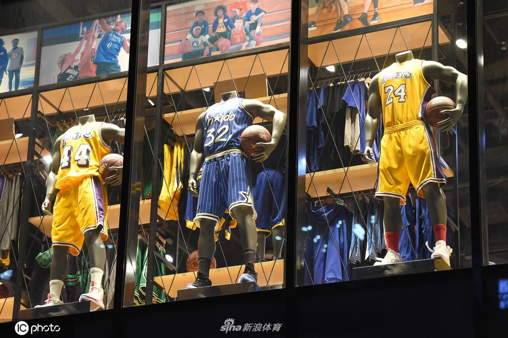 北京NBA旗舰店人气冷清 火箭队商品全部下架