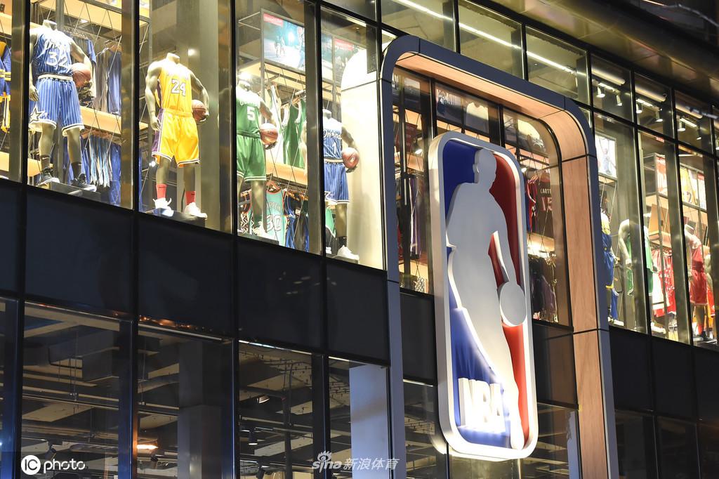 北京NBA旗舰店人气冷清 火箭队商品全部下架