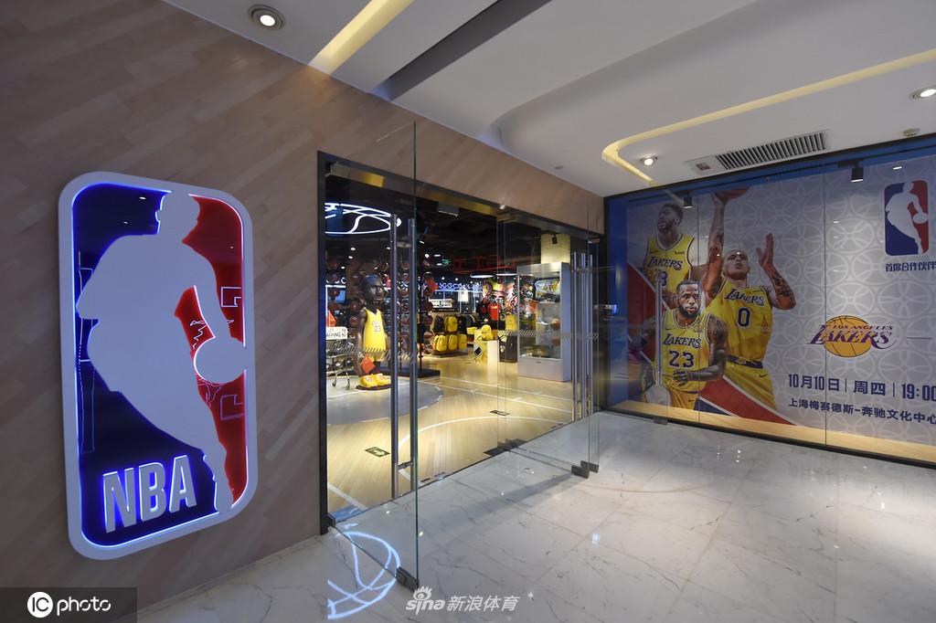 北京NBA旗舰店人气冷清 火箭队商品全部下架