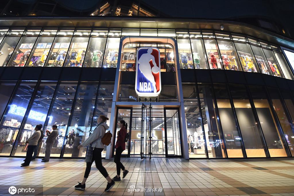 北京NBA旗舰店人气冷清 火箭队商品全部下架