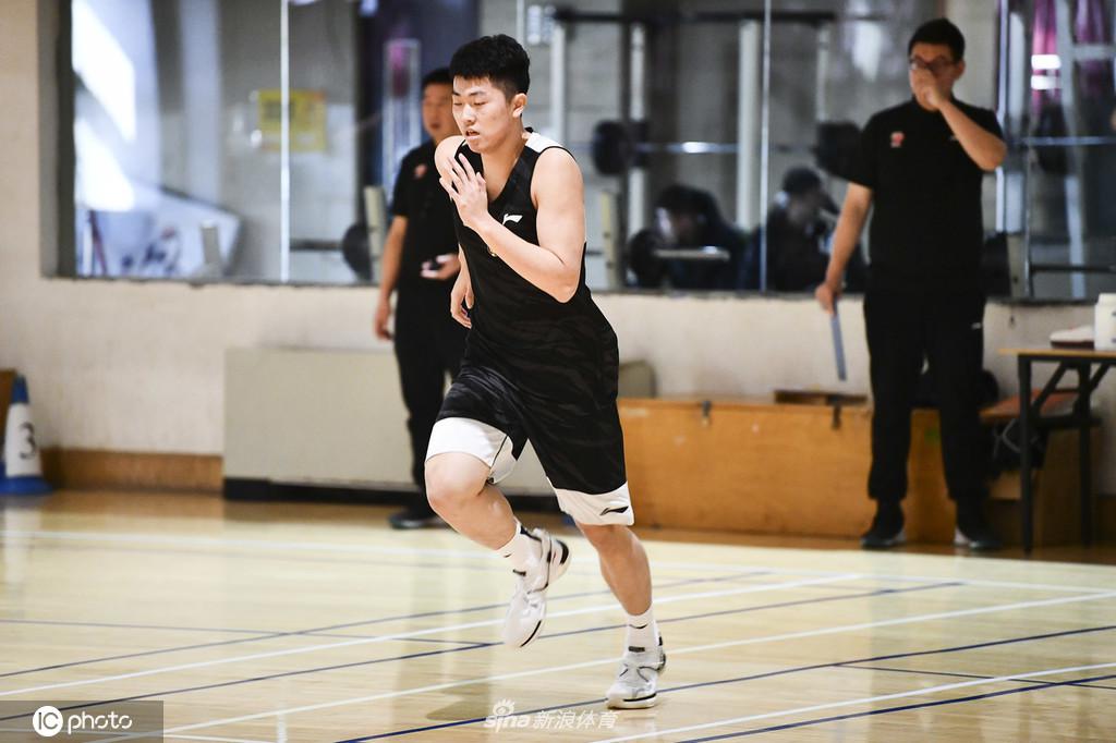 新赛季CBA联赛球员体测 球员全累趴下了