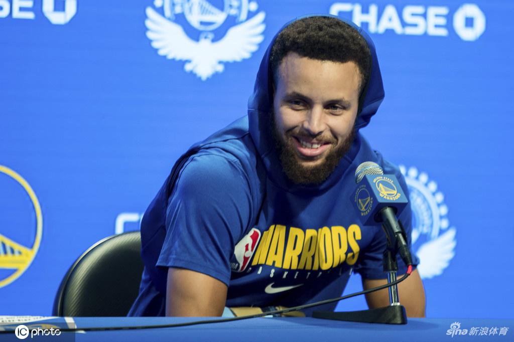 库里亲自辟谣不会赛季报销 明年春天就将复出