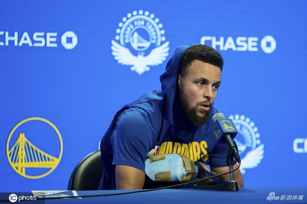 库里亲自辟谣不会赛季报销 明年春天就将复出