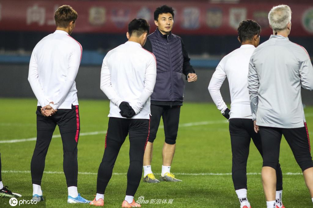 天津天海训练备战客场对阵建业