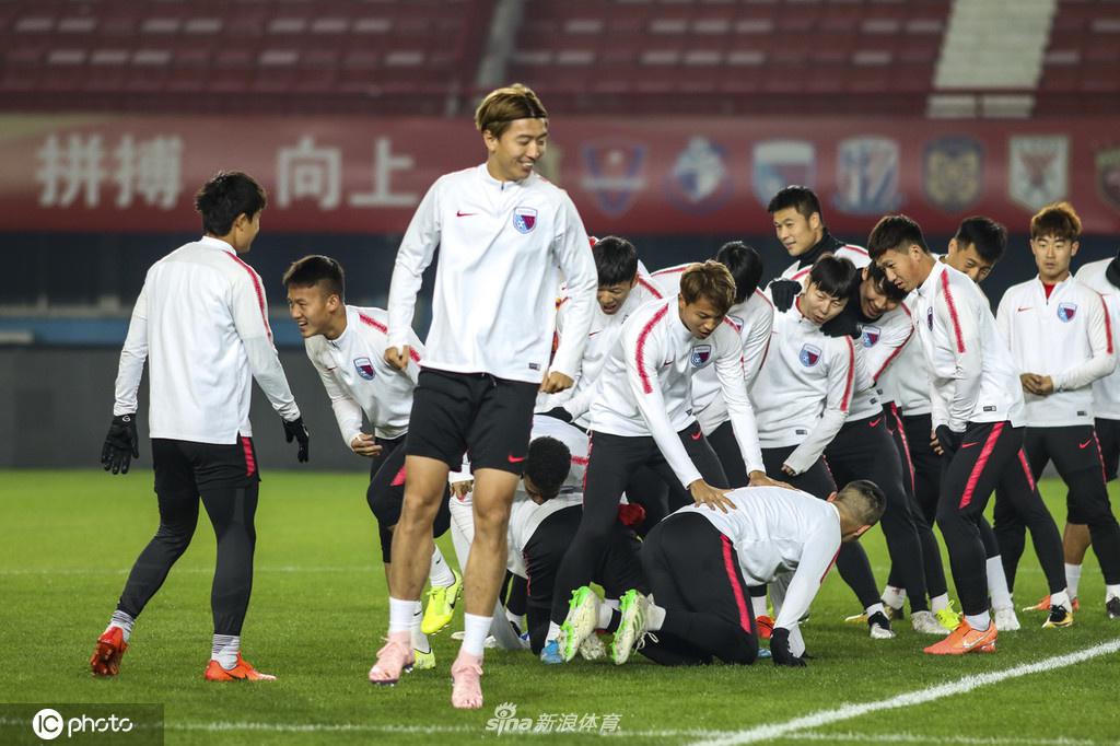 天津天海训练备战客场对阵建业