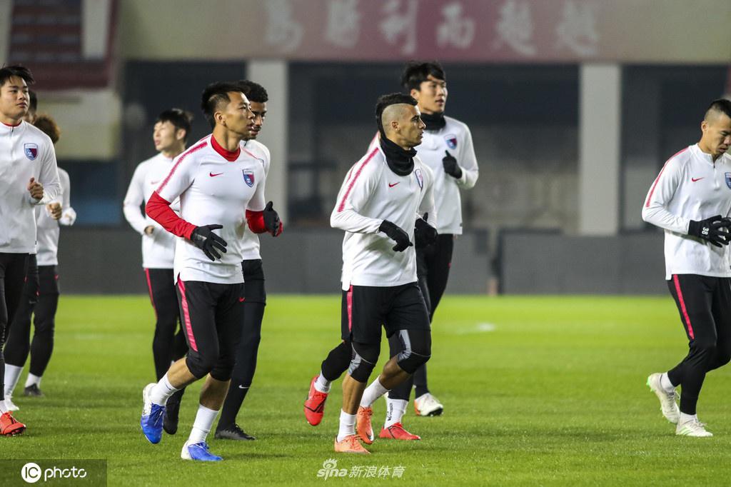 天津天海训练备战客场对阵建业