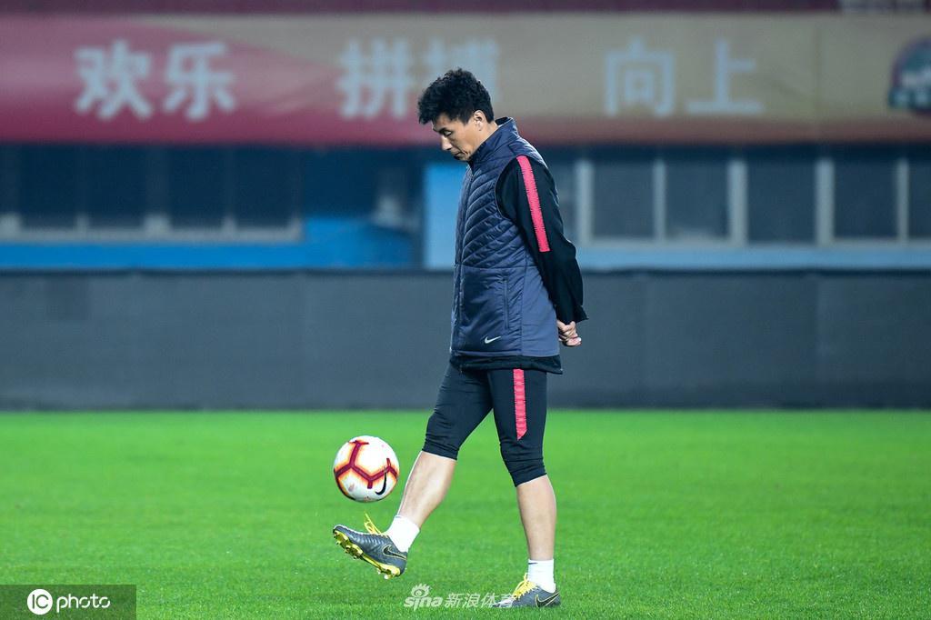 天津天海训练备战客场对阵建业