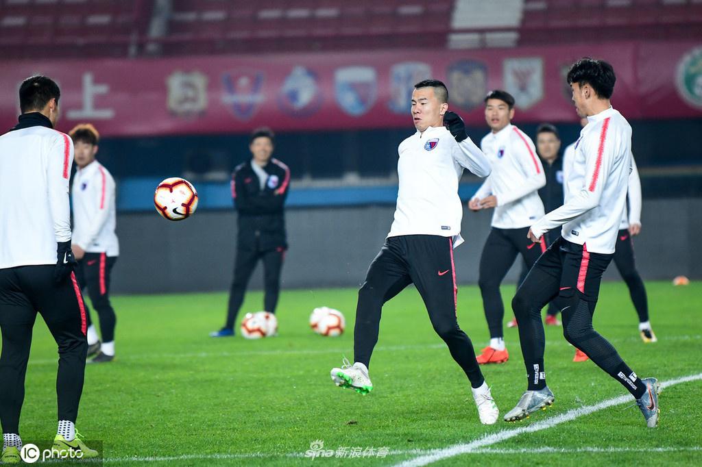 天津天海训练备战客场对阵建业