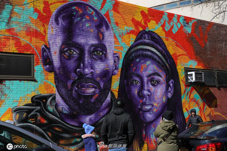 艺术家德伦在纽约街头绘出巨幅壁画