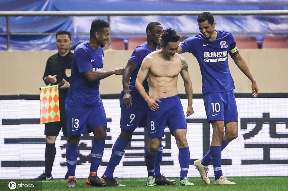 [盘点]中超球员秀肌肉瞬间 他们的身材你羡慕吗？