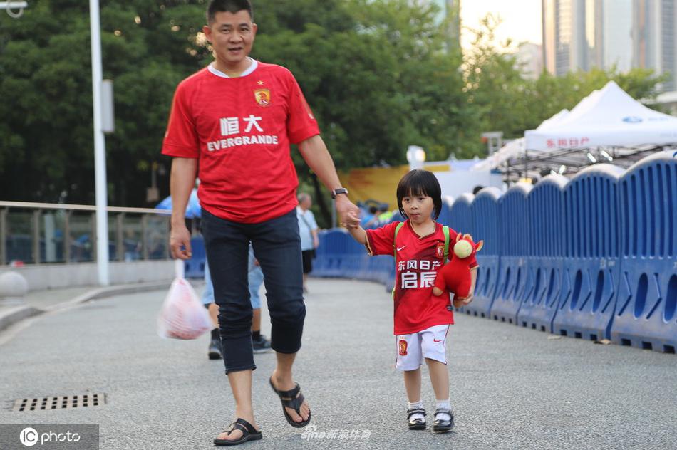 [盘点]球迷从娃娃抓起 中超各队可爱超萌的小球迷