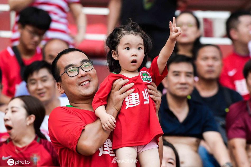 [盘点]球迷从娃娃抓起 中超各队可爱超萌的小球迷