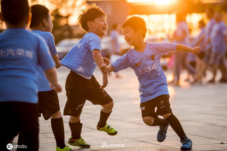 [盘点]球迷从娃娃抓起 中超各队可爱超萌的小球迷