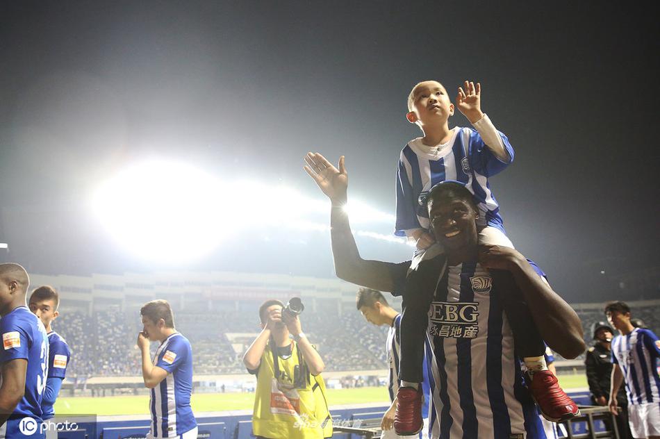 [盘点]球迷从娃娃抓起 中超各队可爱超萌的小球迷