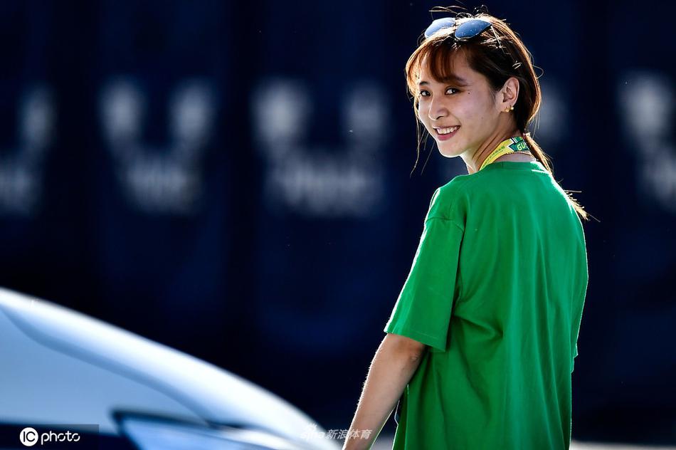 [盘点]北京国安美女球迷集 巧笑倩兮惹人心动