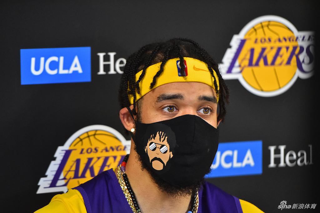 湖人高燃训练酷照放送！老汉詹姆斯大秀完美身材！