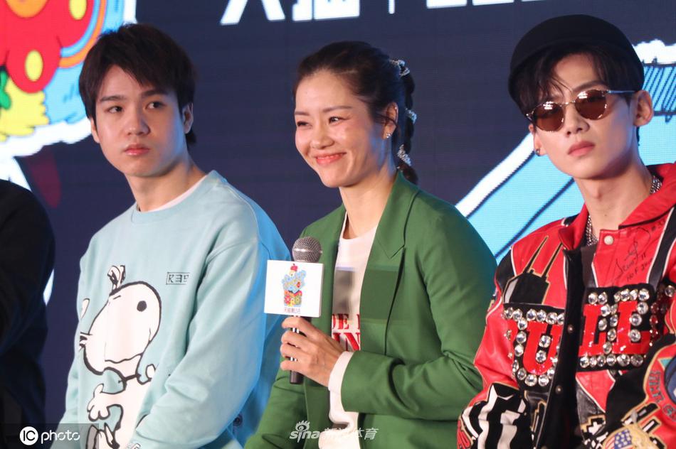 文体明星跨界合作 李娜白敬亭letme出席潮鞋展