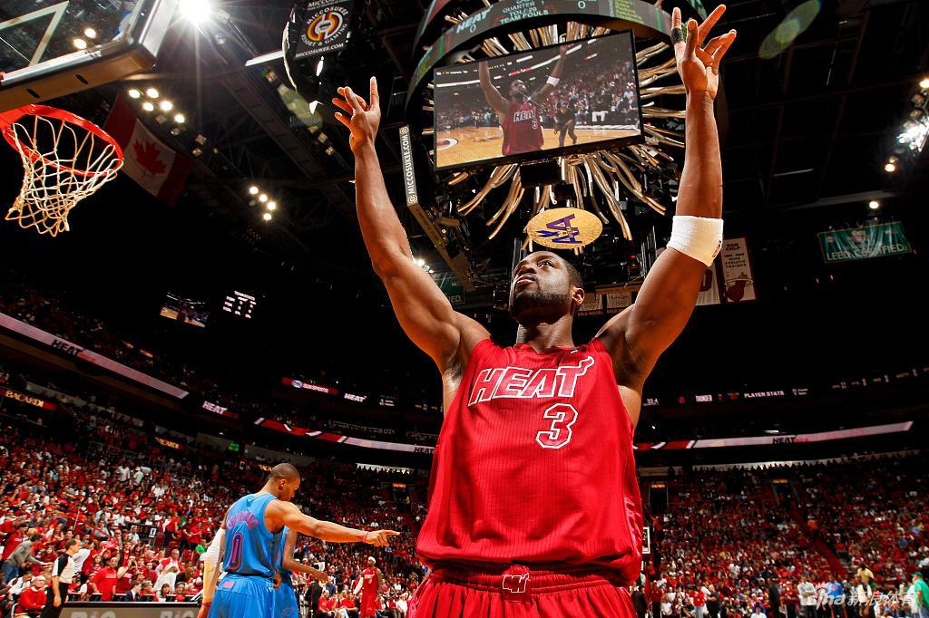 回顾历届圣诞大战经典瞬间 科比vs詹姆斯成永恒