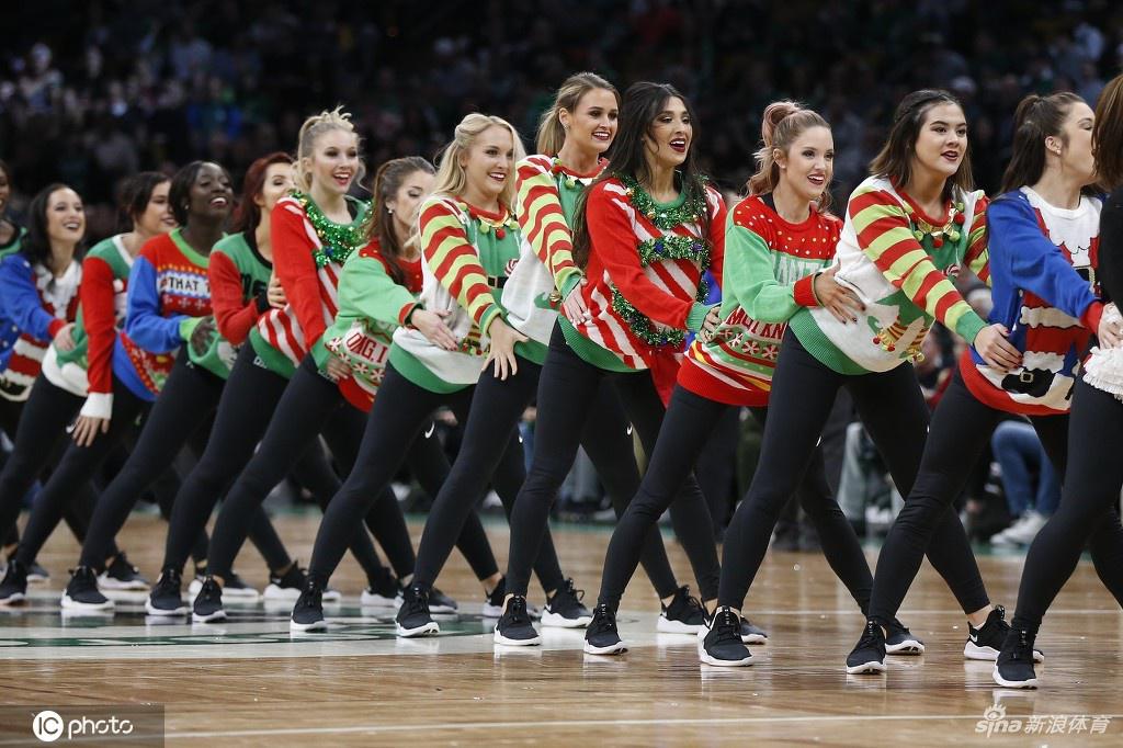 NBA啦啦队美女宝贝圣诞装热舞回顾