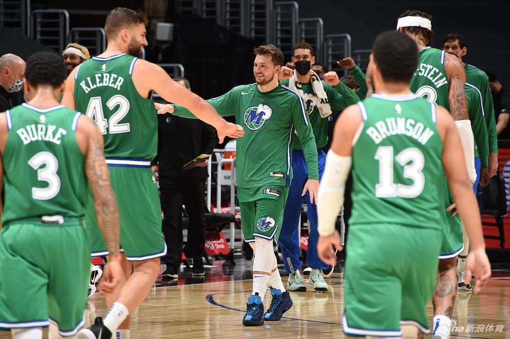 [NBA常规赛]独行侠124-73快船 创NBA新纪录