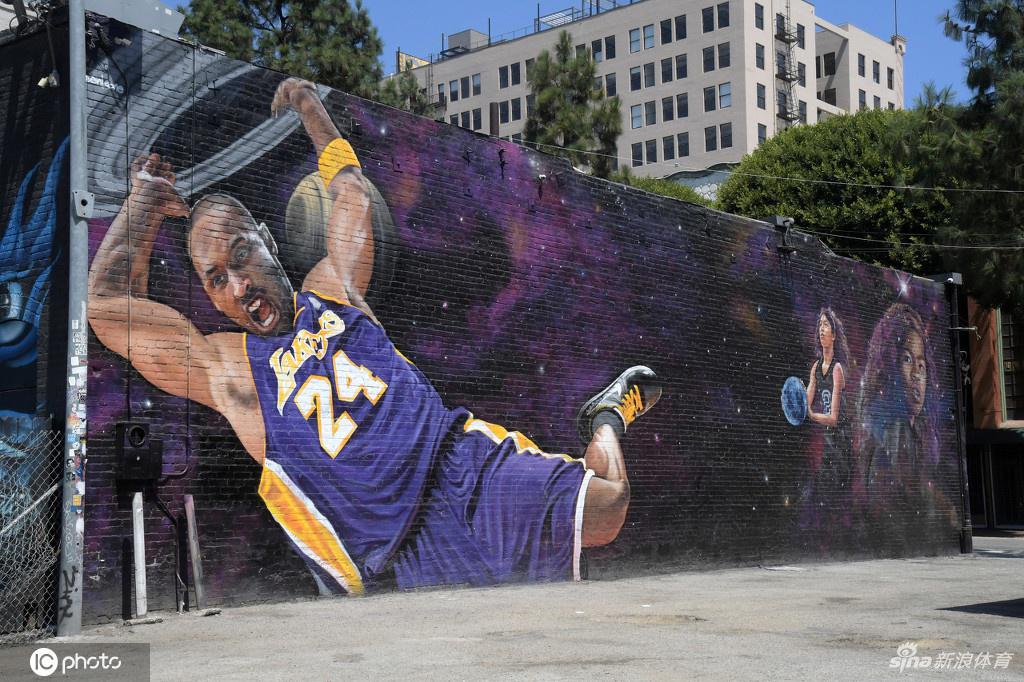 科比去世一周年：洛杉矶街头遍布湖人传奇壁画