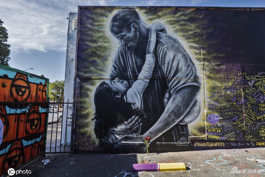 科比去世一周年：洛杉矶街头遍布湖人传奇壁画