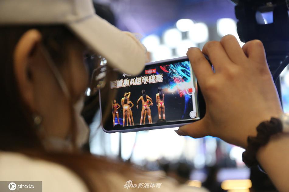 中国健美健身职业联赛:比基尼女汉子展性感身材