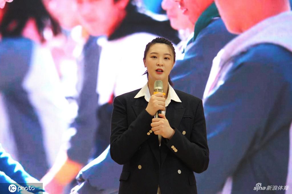 惠若琪怀孕后首次现身厦门 依旧元气满满