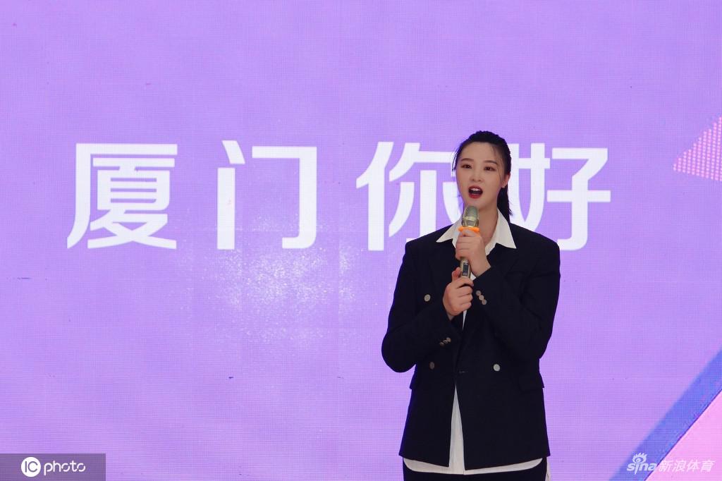 惠若琪怀孕后首次现身厦门 依旧元气满满