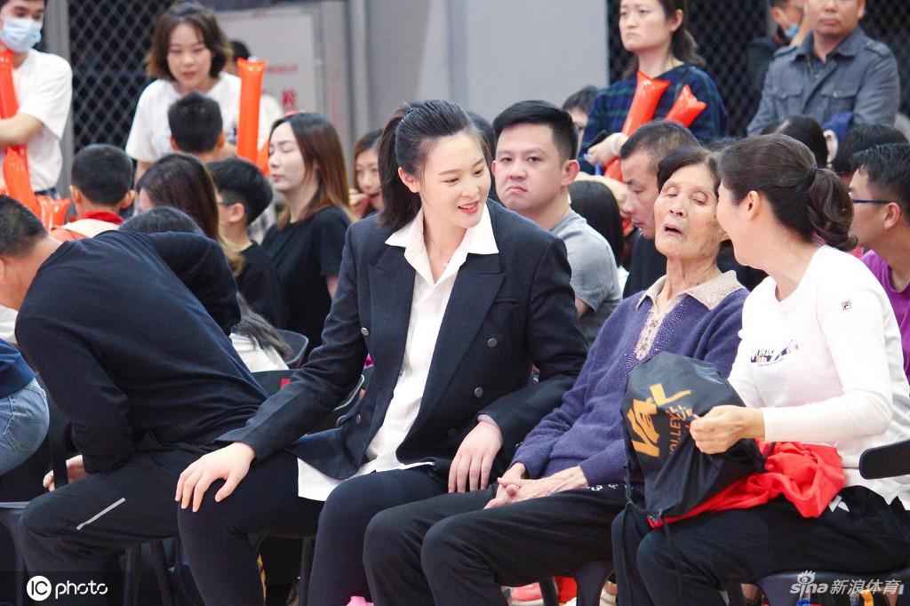 惠若琪怀孕后首次现身厦门 依旧元气满满