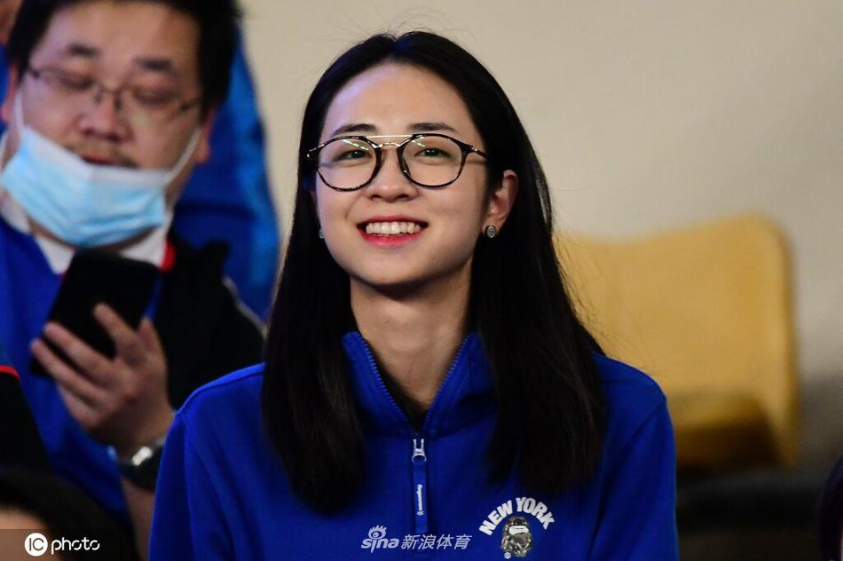 你笑起来真好看 世界微笑日欣赏中超美女球迷治愈笑容