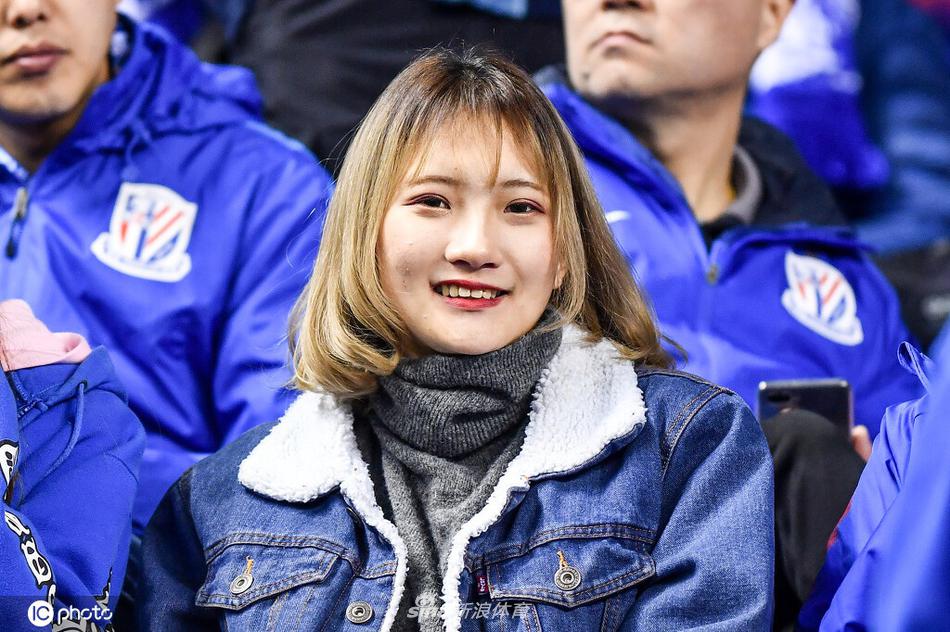 你笑起来真好看 世界微笑日欣赏中超美女球迷治愈笑容