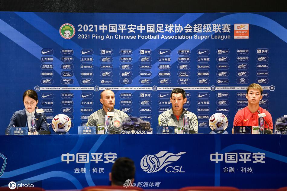 广州队赛前新闻发布会 卡纳瓦罗携严鼎皓出席