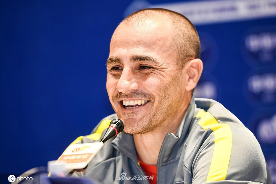 广州队赛前新闻发布会 卡纳瓦罗携严鼎皓出席