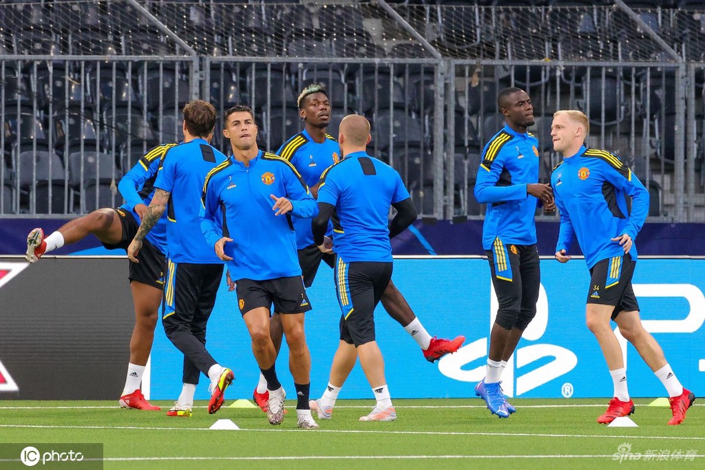 曼联备战训练欧冠小组赛 C罗桑乔吸引眼球