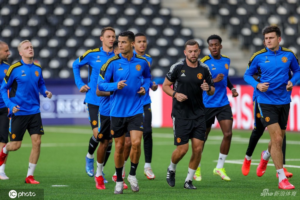 曼联备战训练欧冠小组赛 C罗桑乔吸引眼球