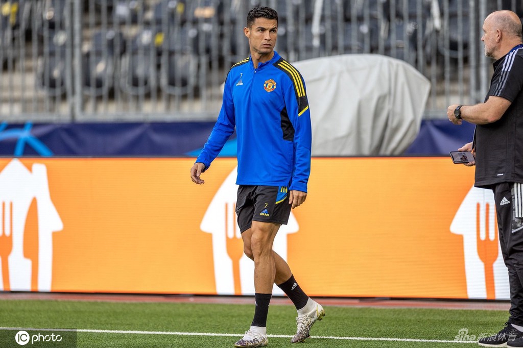曼联备战训练欧冠小组赛 C罗桑乔吸引眼球