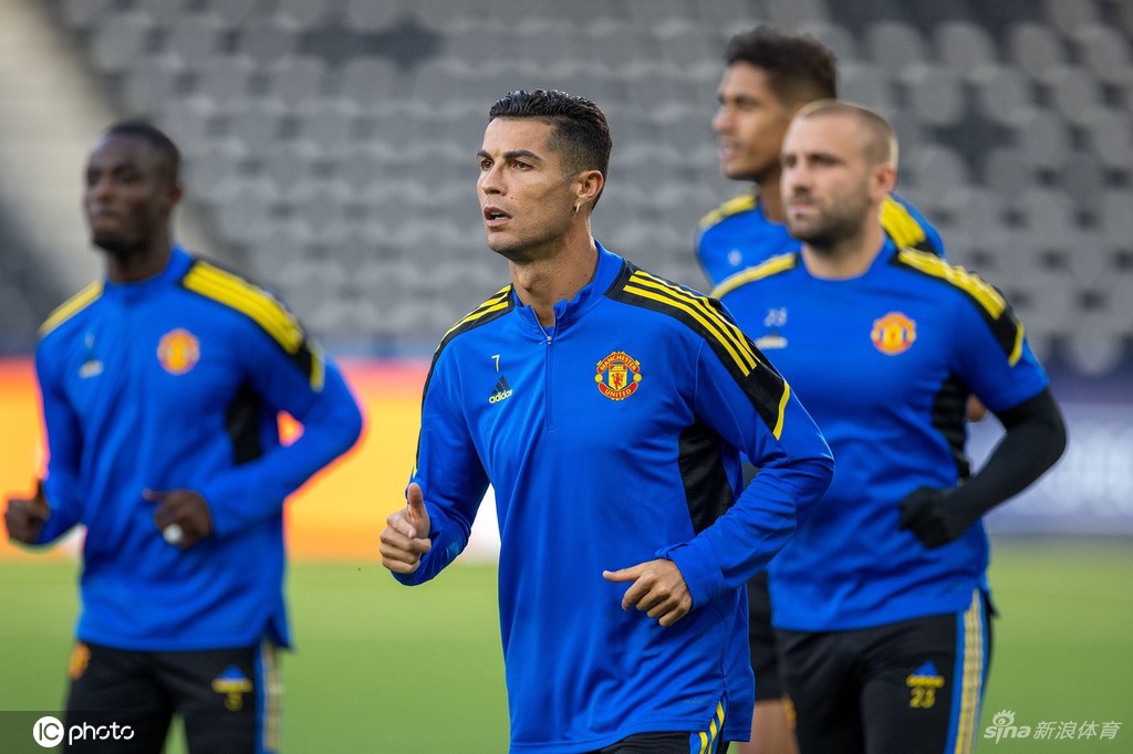 曼联备战训练欧冠小组赛 C罗桑乔吸引眼球