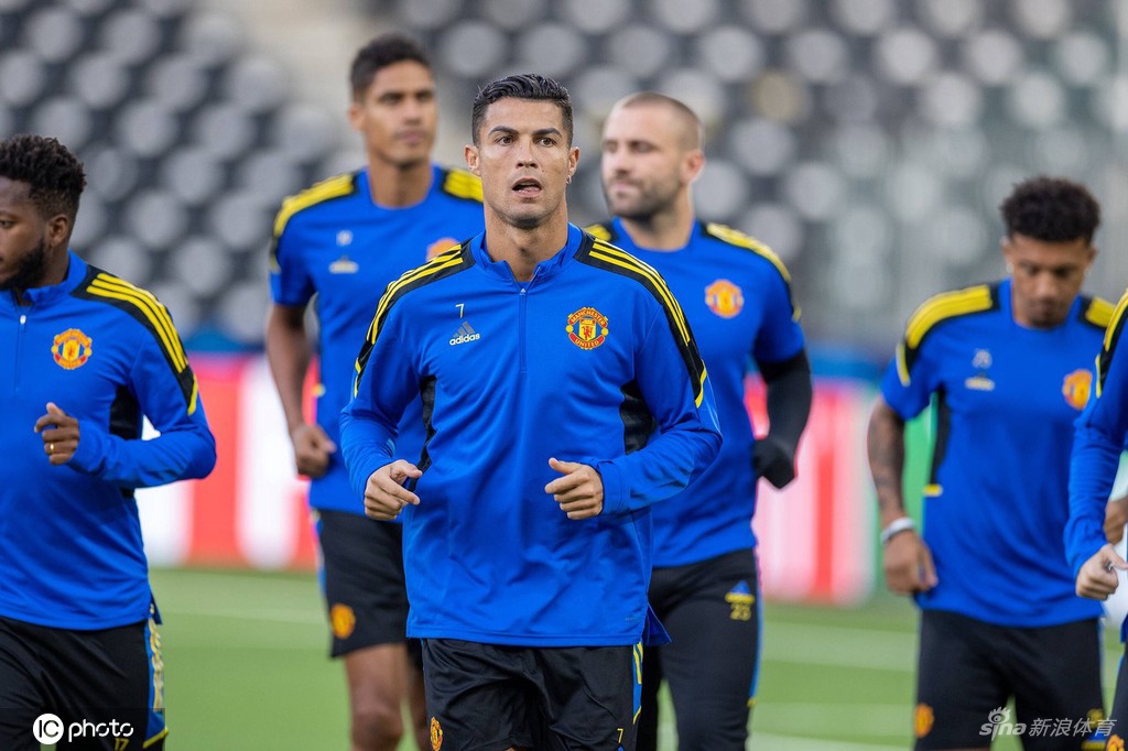 曼联备战训练欧冠小组赛 C罗桑乔吸引眼球