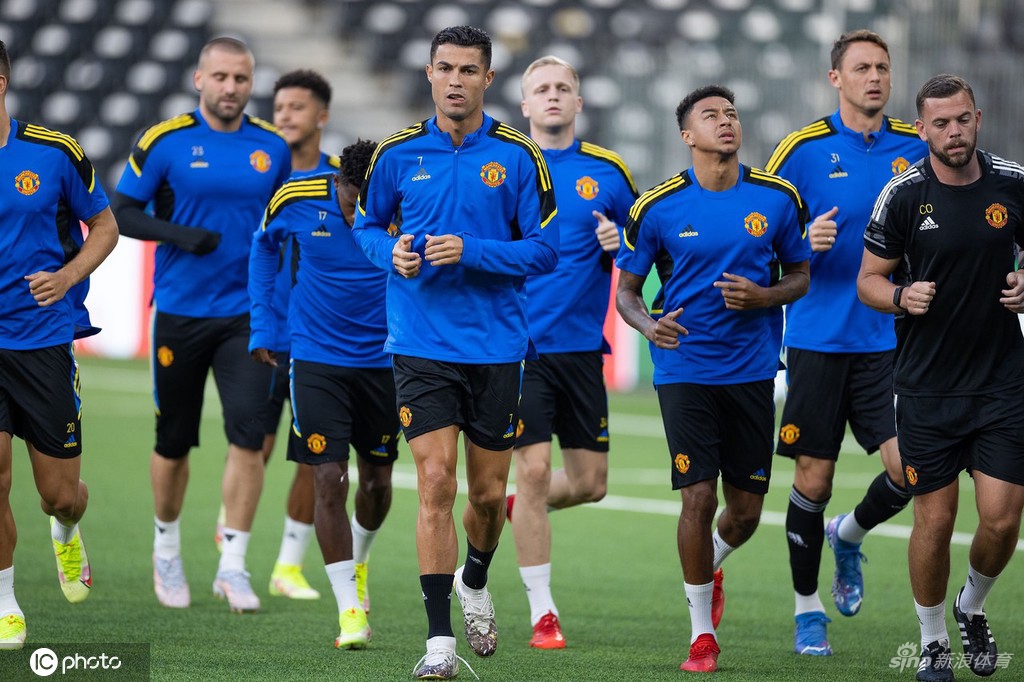 曼联备战训练欧冠小组赛 C罗桑乔吸引眼球