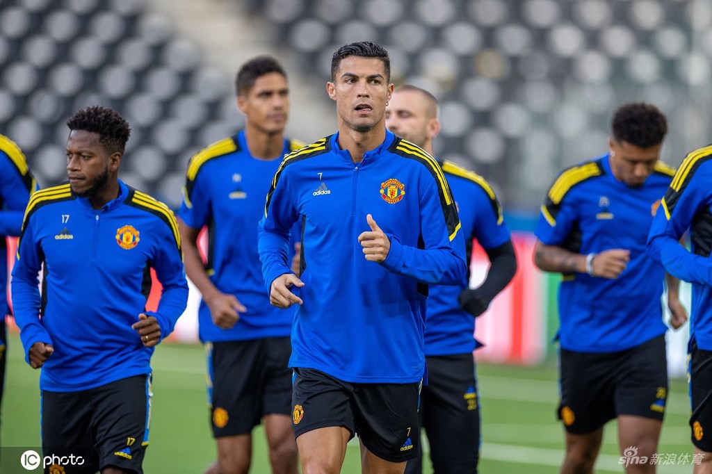 曼联备战训练欧冠小组赛 C罗桑乔吸引眼球