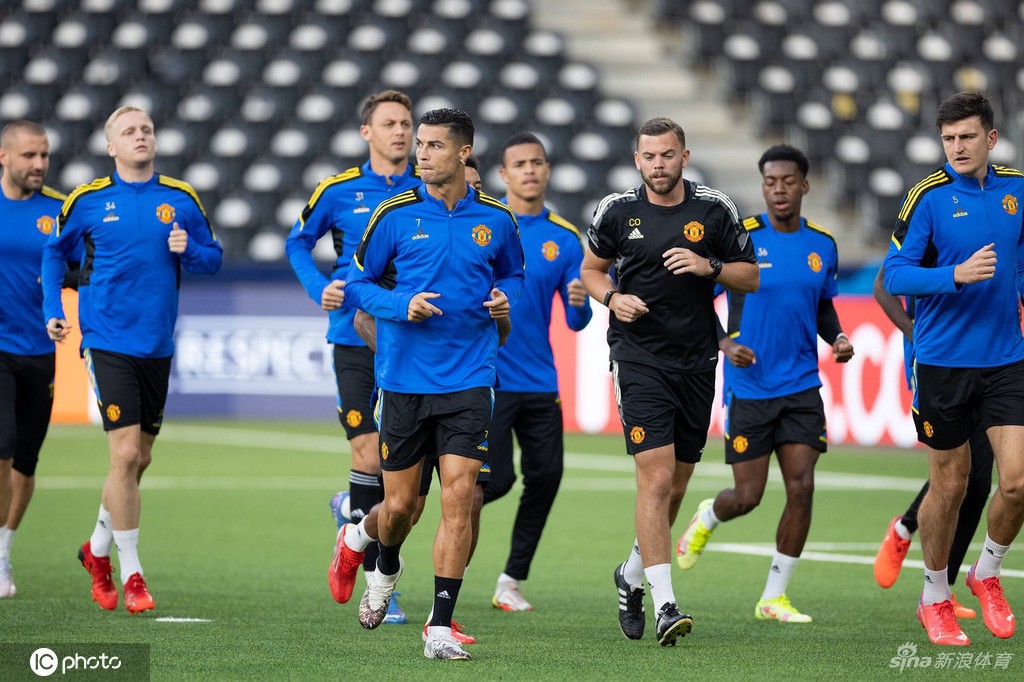 曼联备战训练欧冠小组赛 C罗桑乔吸引眼球