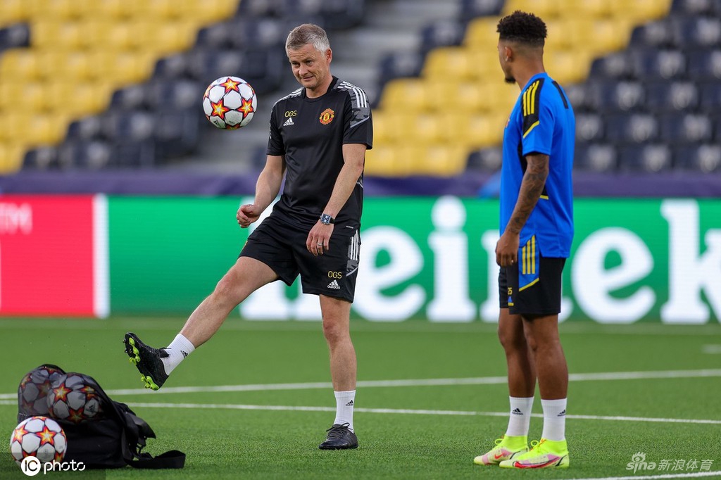 曼联备战训练欧冠小组赛 C罗桑乔吸引眼球