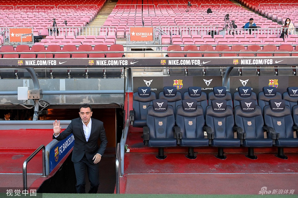 巴萨新帅哈维亮相：将奖杯带回诺坎普