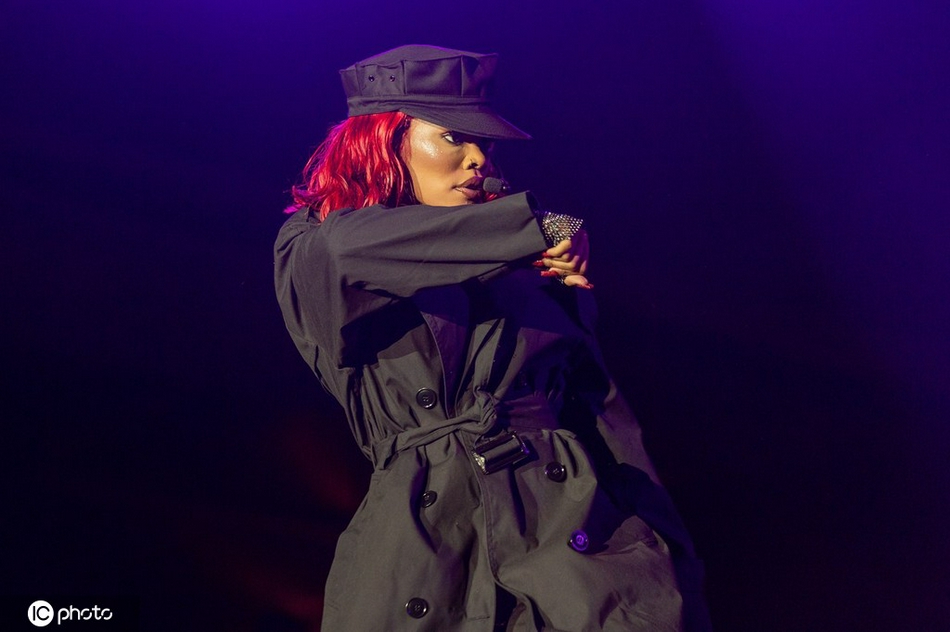 香波特爱妻泰雅娜-泰勒亮相音乐节 嗨歌劲舞热闹非凡